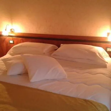 فندق Delle Ortensie Sant'Omobono Imagna